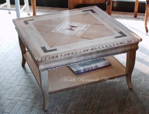 Tavolino quadrato da soggiorno in legno intarsiato produzione artigianale